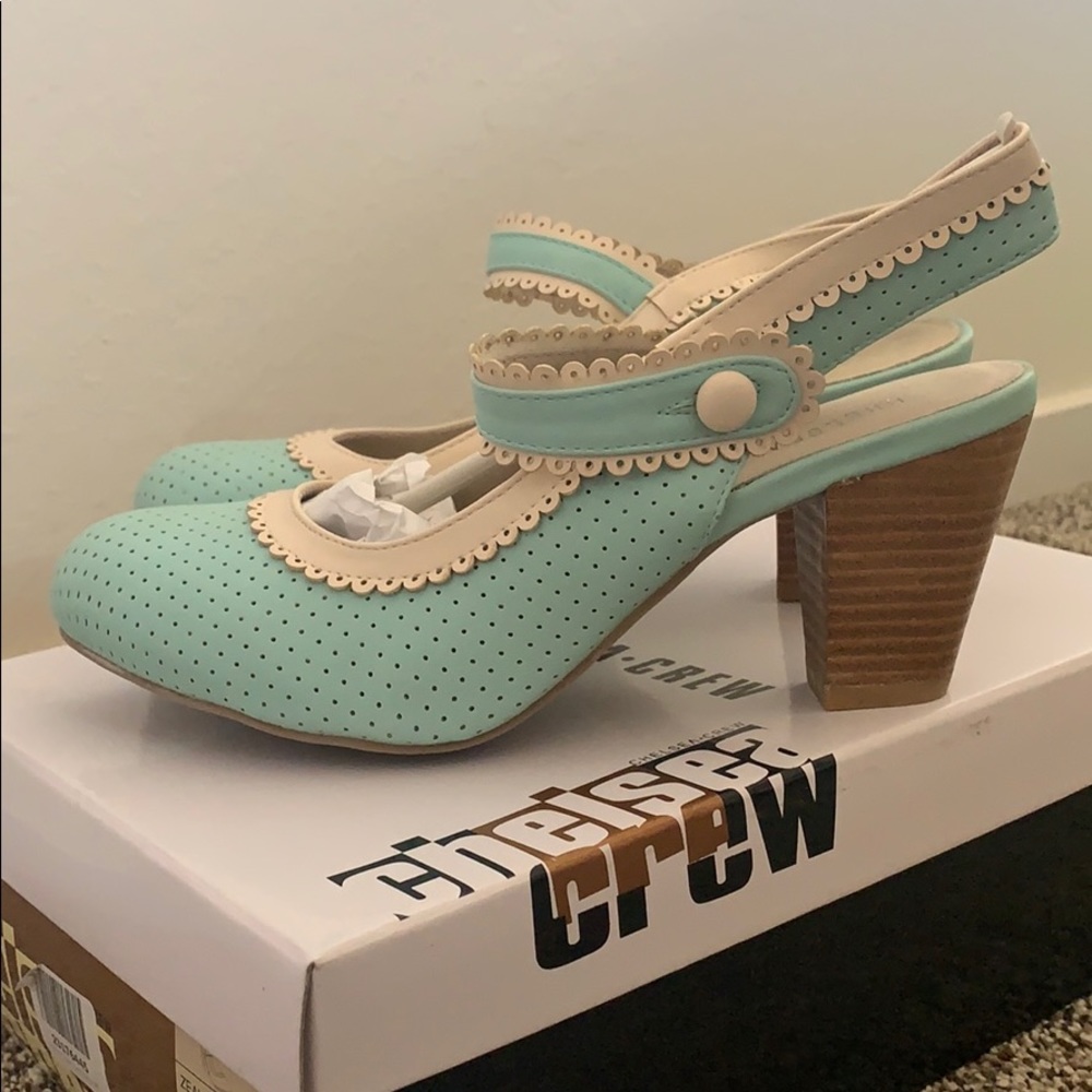 Chelsea Crew Size 7 Mint Sling back pump
